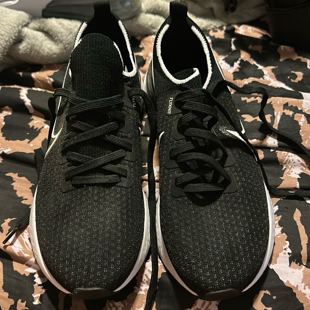 NIKE NEVER WORN FLYKNIT Size 11